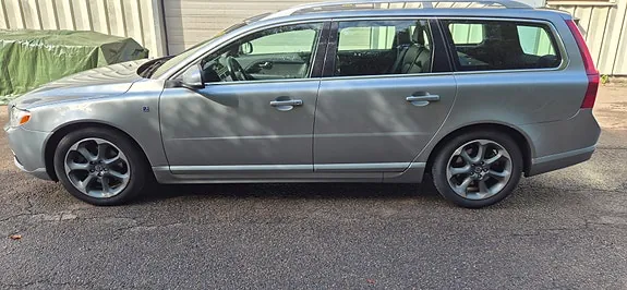 Volvo V70 2012 photo 2