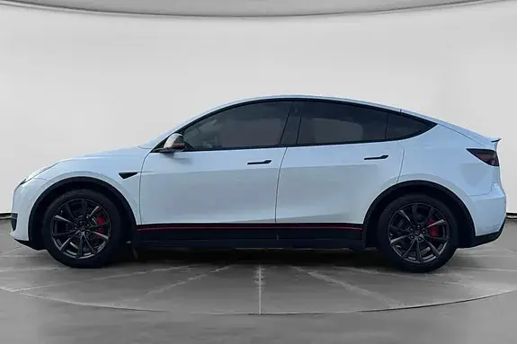 Tesla Model Y 2022 photo 2