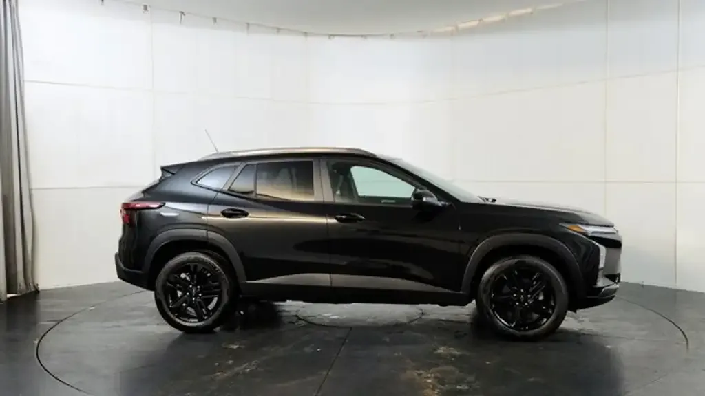 Chevrolet Trax 2026 photo 2