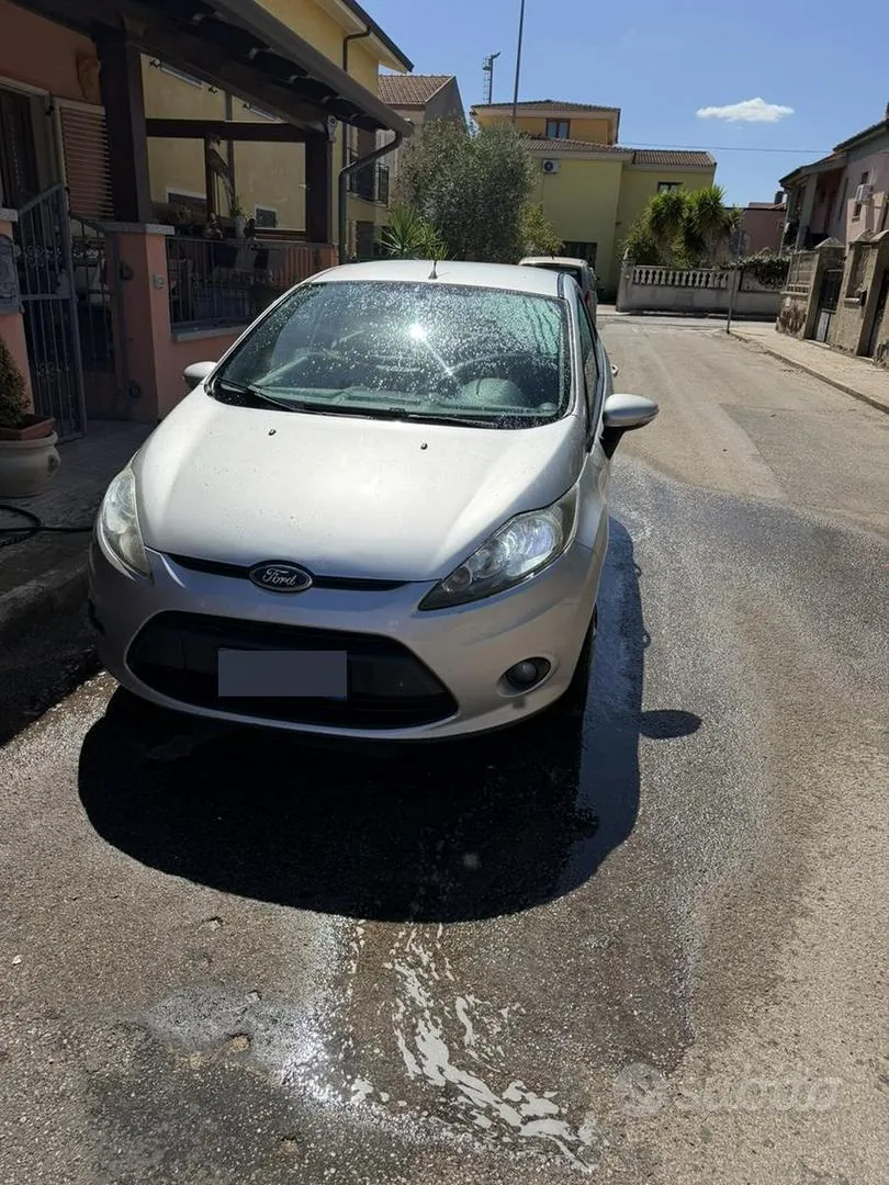 Ford Fiesta 2011 photo 2
