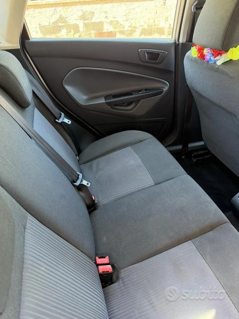 Ford Fiesta 2011 photo 4