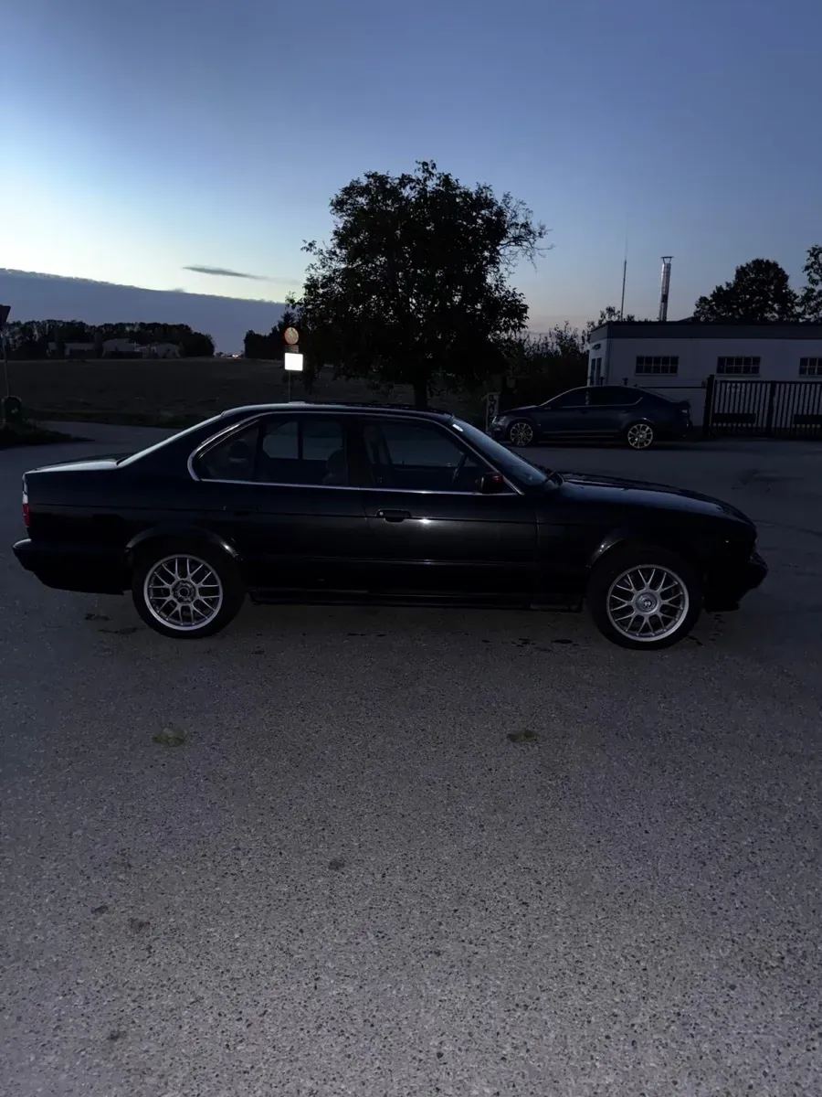 BMW 5 Series 1993 photo 2