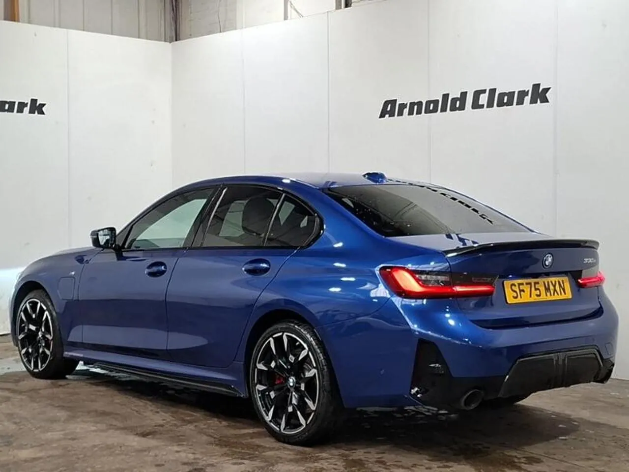 BMW 3 Series 2025 photo 2