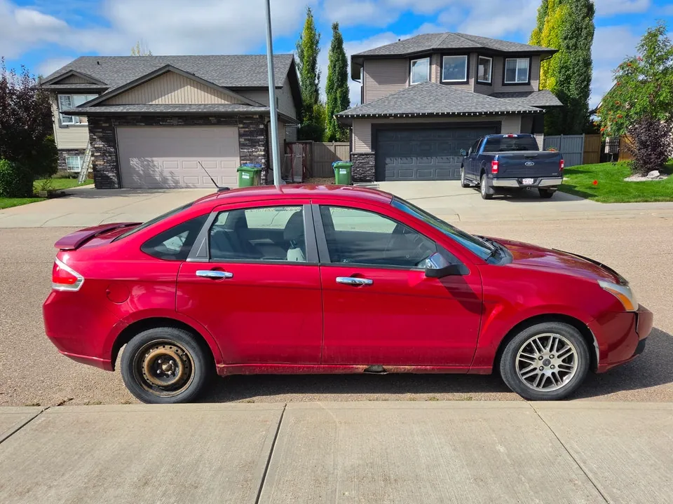 Ford Focus 2010 photo 2