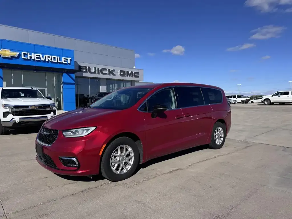 Chrysler Pacifica 2024 photo 2