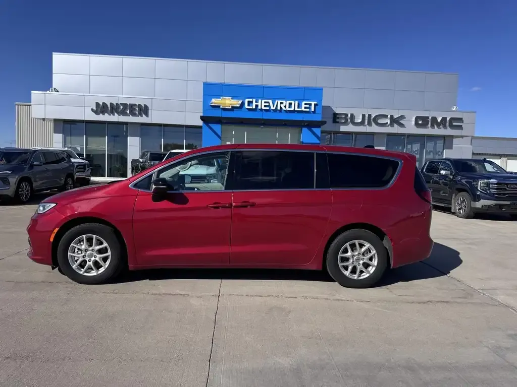 Chrysler Pacifica 2024 photo 5