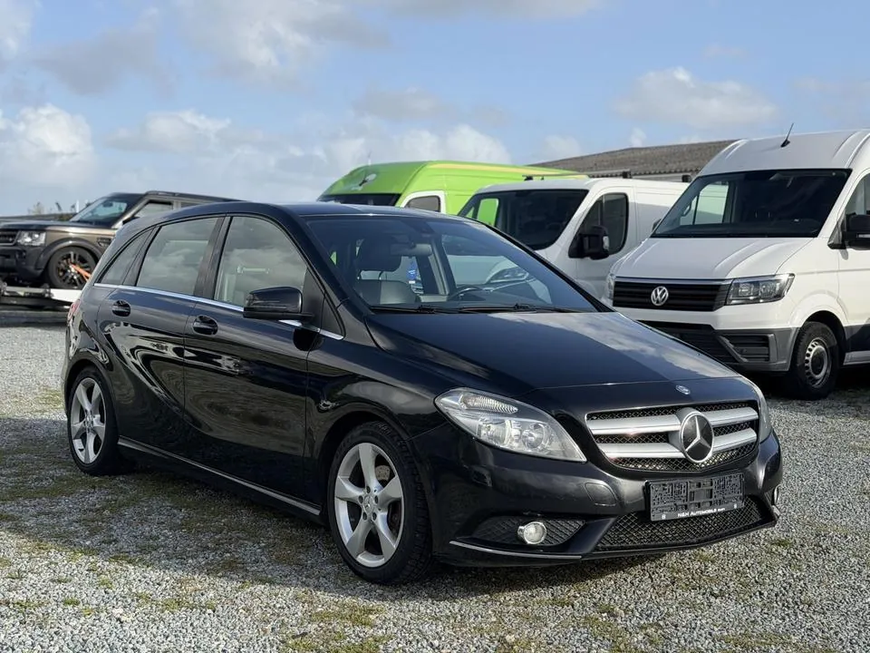 Mercedes-Benz B 180