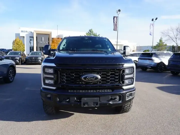 Ford F-350 Super Duty 2025 photo 2