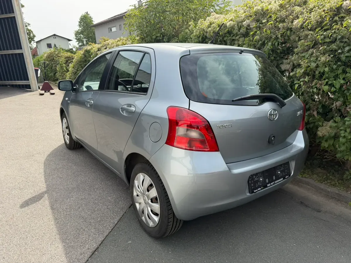Toyota Yaris 2007 photo 2