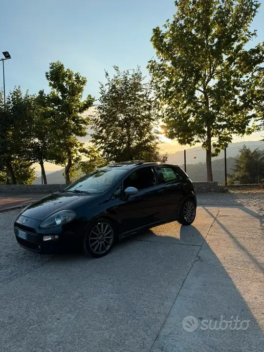 Fiat Punto 2012 photo 2
