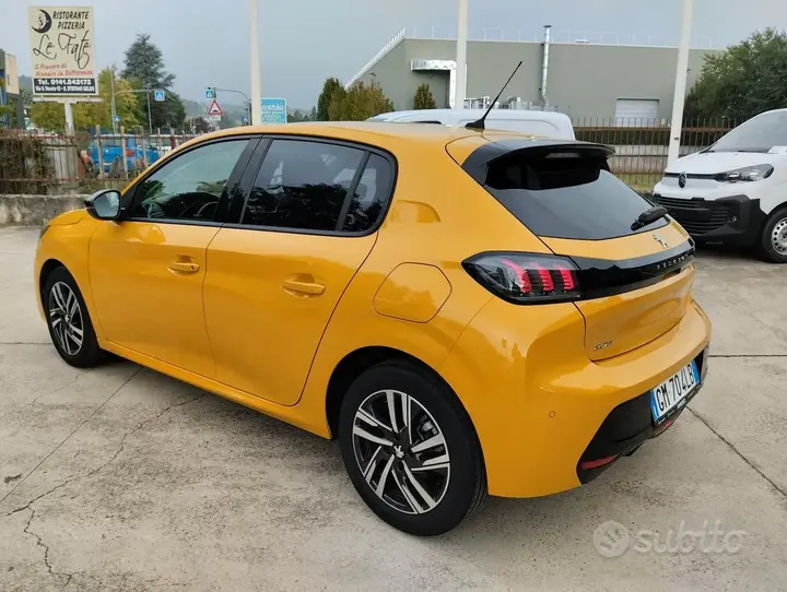 Peugeot 208 2022 photo 3