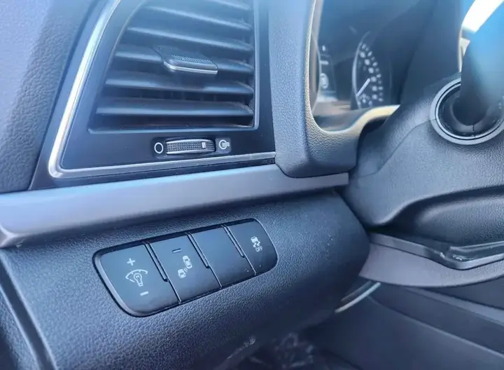 Hyundai Elantra 2018 photo 5