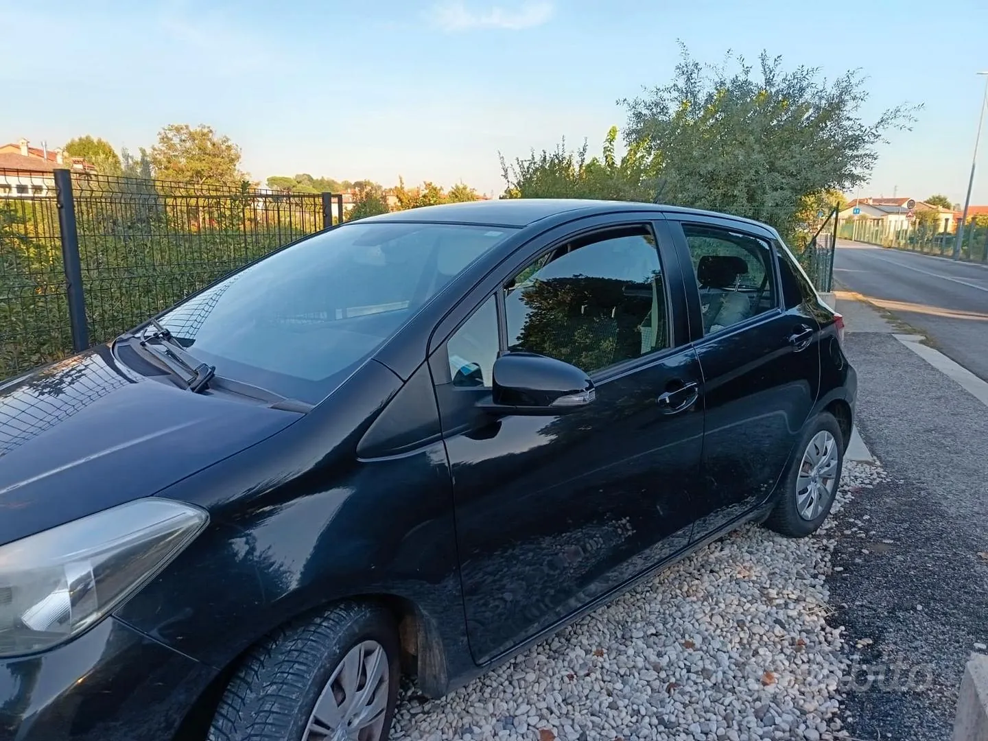 Toyota Yaris 2013 photo 2