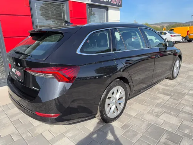 Skoda Octavia Combi 2023 photo 3