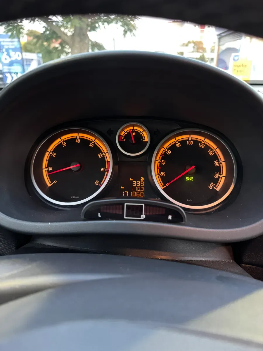 Opel Corsa 2010 photo 3
