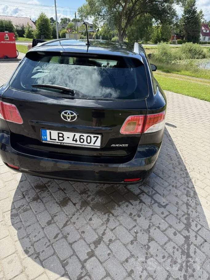 Toyota Avensis 2010 photo 3