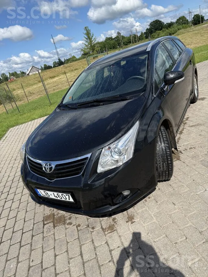 Toyota Avensis 2010 photo 2