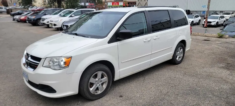 Dodge Grand Caravan 2012 photo 3