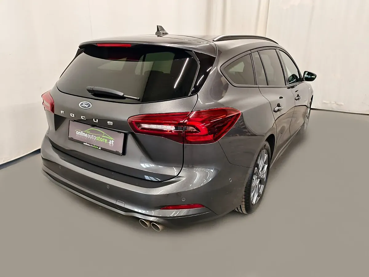 Ford Focus 2024 photo 2