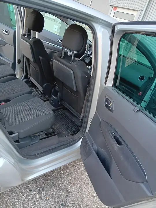 Peugeot 5008 2010 photo 2