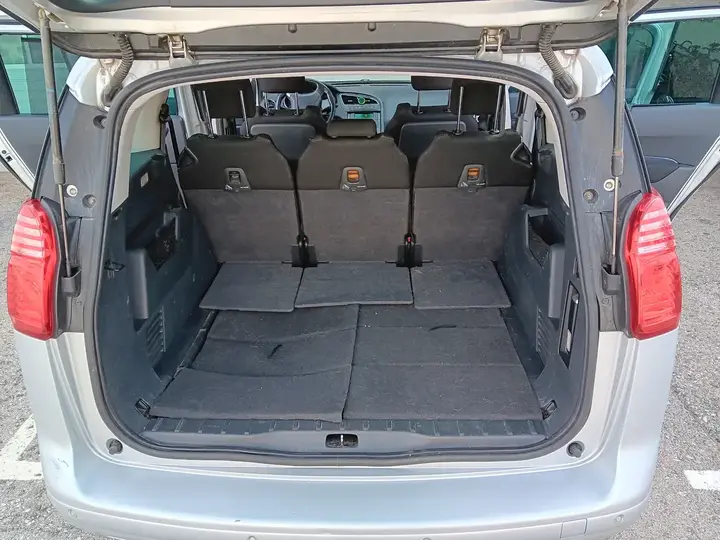 Peugeot 5008 2010 photo 3