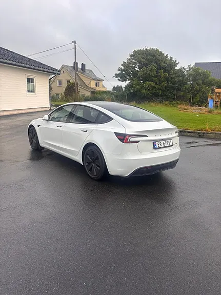 Tesla Model 3 2026 photo 3