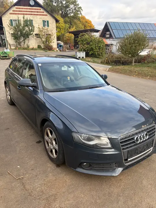 Audi A4 2010 photo 2