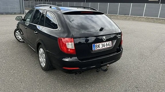 Skoda Superb 2011 photo 3