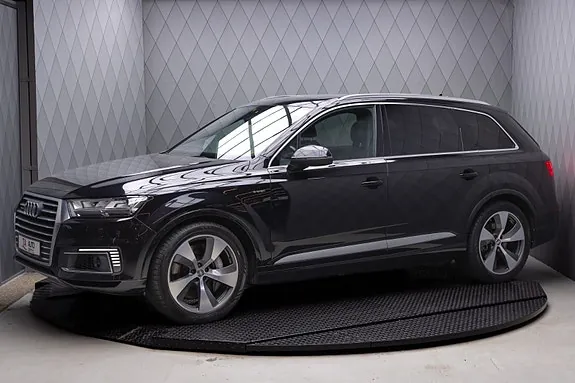 Audi Q7 2017 photo 2