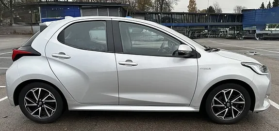 Toyota Yaris 2021 photo 2