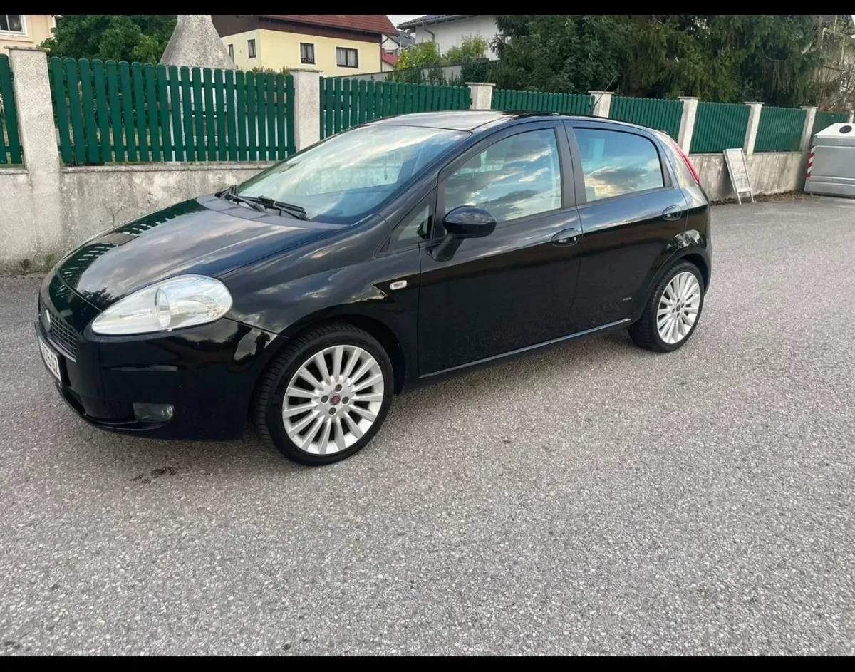 Fiat Grande Punto 2006 photo 2