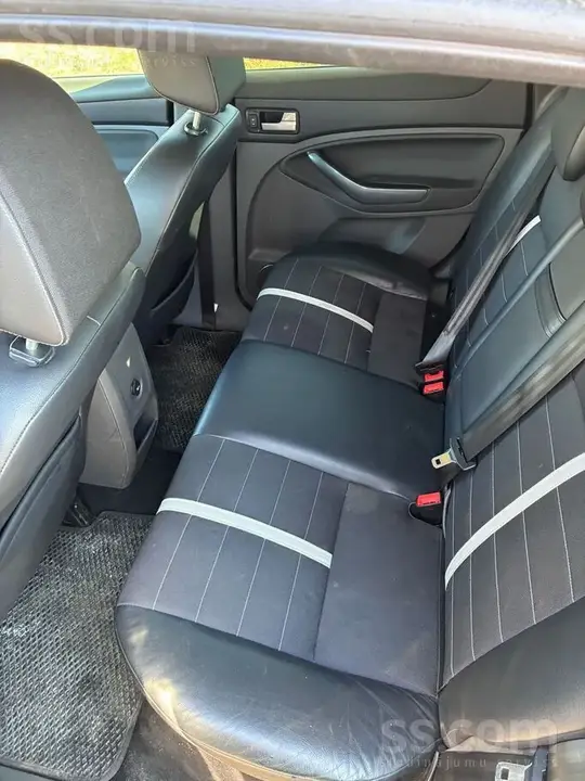 Ford Kuga 2011 photo 5