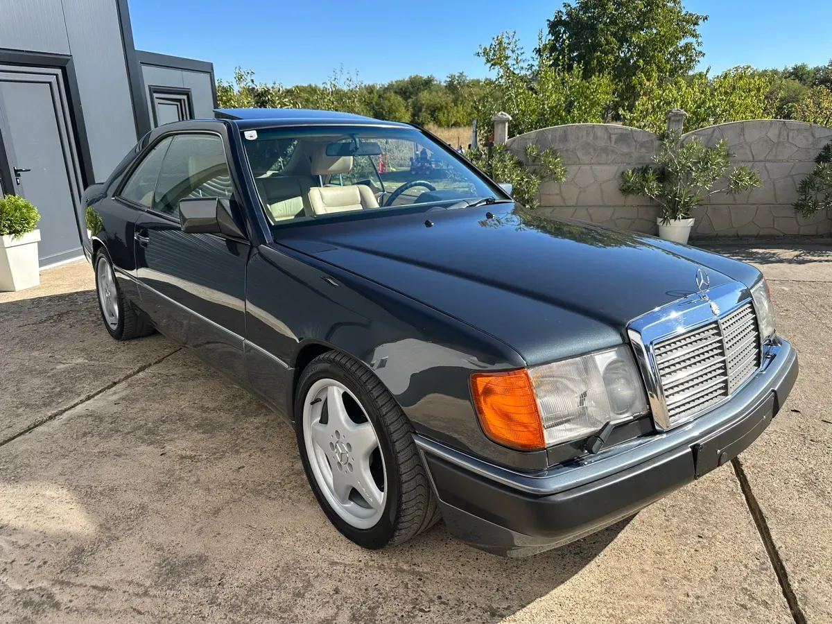 Mercedes-Benz E-Class 1992 photo 3