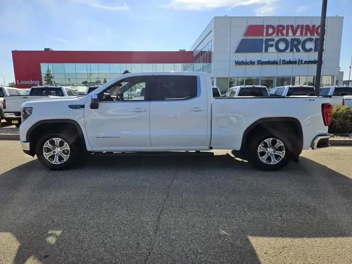 GMC Sierra 1500 2025 photo 2