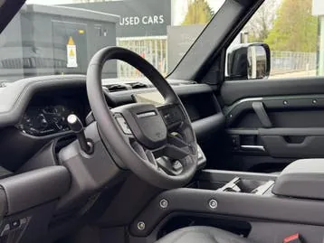 Land Rover Defender 2026 photo 3