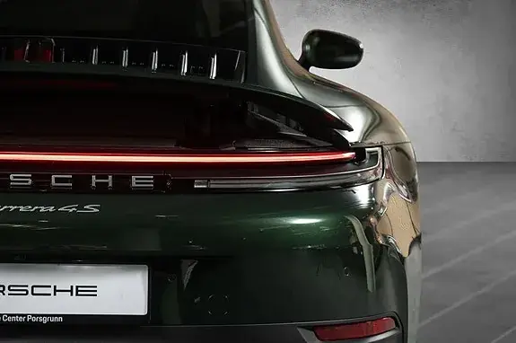 Porsche 911 Carrera 4S 2026 photo 4