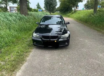 BMW 320I