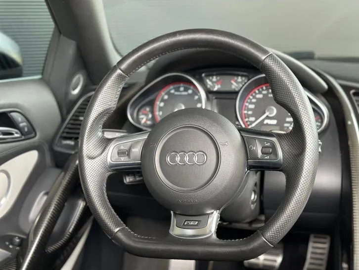 Audi R8 2010 photo 3