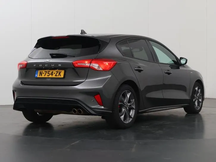 Ford Focus 2022 photo 2