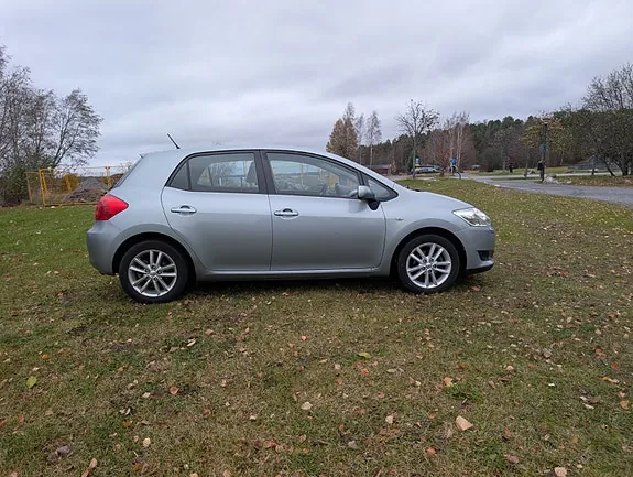 Toyota Auris 2010 photo 5