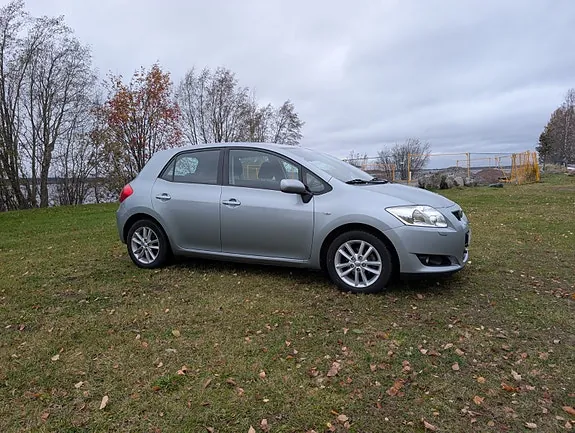 Toyota Auris 2010 photo 4