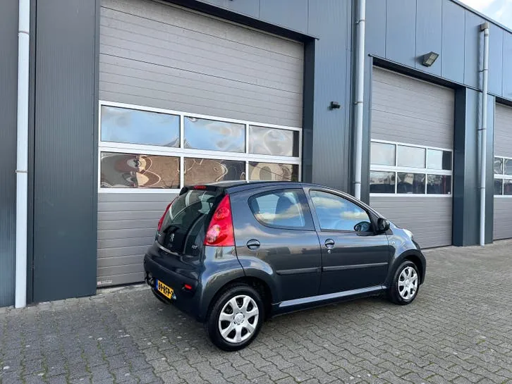 Peugeot 107 2011 photo 3