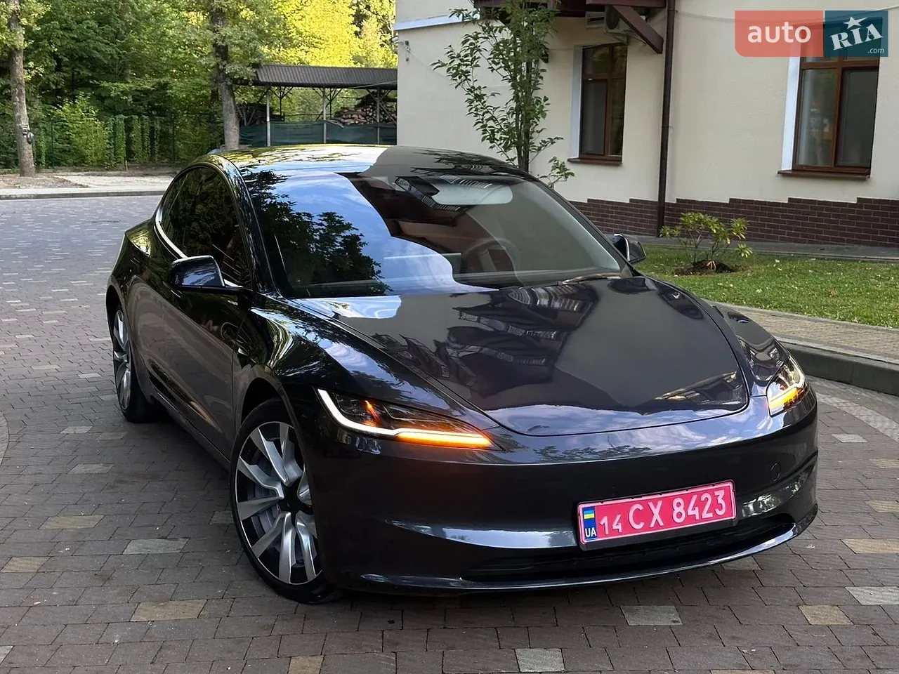 Tesla Model 3 2025 photo 2