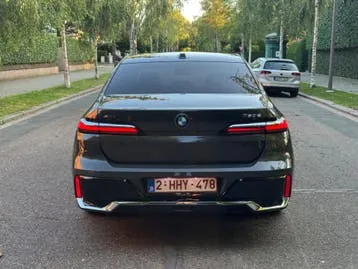 BMW 750E 2023 photo 2