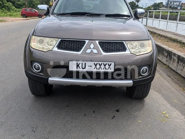 Mitsubishi Montero 2012 photo 5