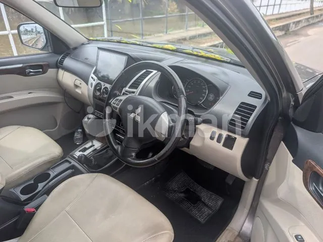Mitsubishi Montero 2012 photo 3