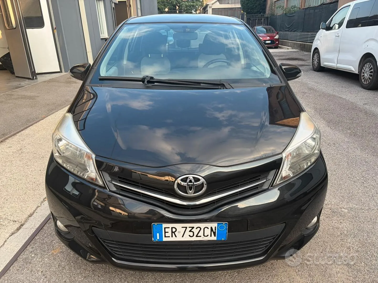 Toyota Yaris 2013 photo 2
