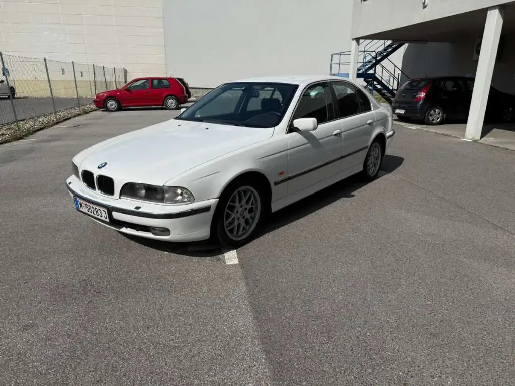 BMW 5 Series 2000 photo 2