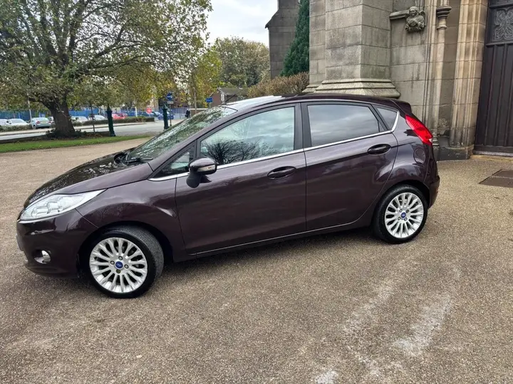 Ford Fiesta 2011 photo 3