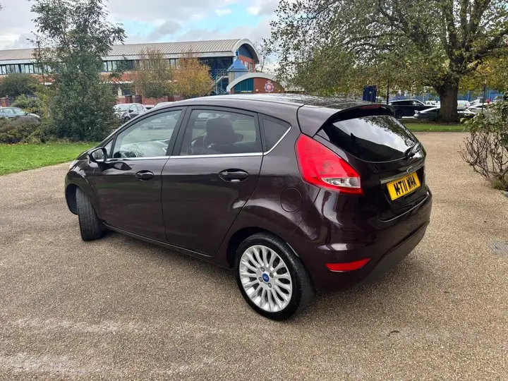 Ford Fiesta 2011 photo 4